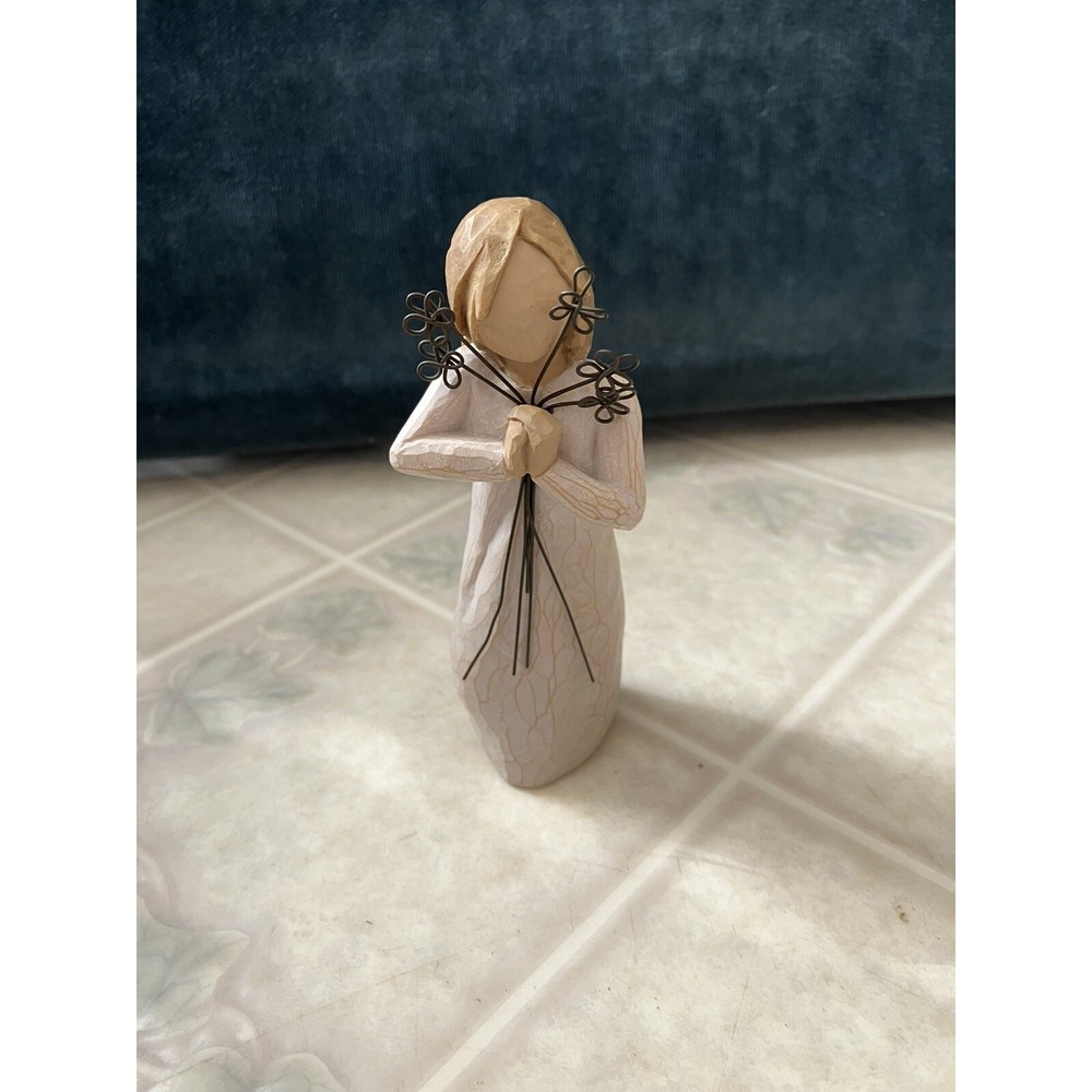 2004 Willow Tree Figurine Friendship w/ Flowers Susan Lordi‎ Demdaco